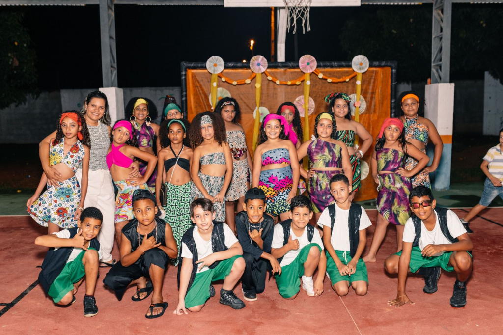 9ª Noite Cultural da Escola Adélia: Memórias que Marcam Gerações!