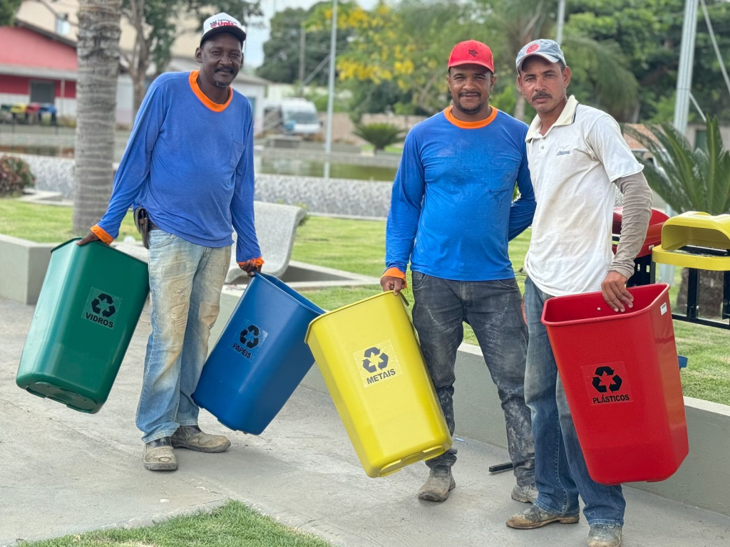 INSTALAÇÃO DE NOVAS LIXEIRAS NA PRAÇA JOÃO VELHO
