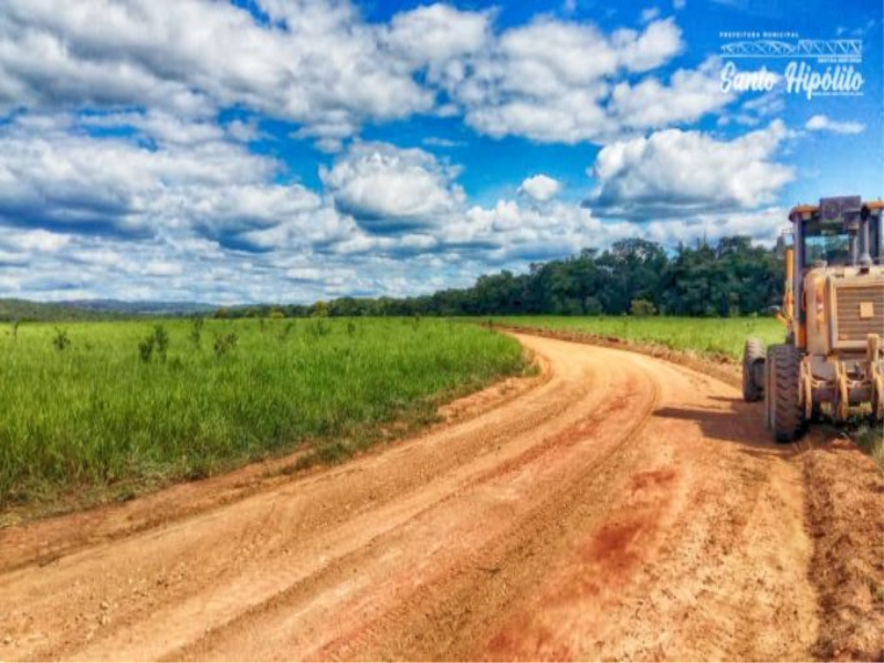 Manutenção das estradas na comunidade do Caquende.
