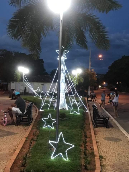 ORNAMENTAÇÃO NATALINA NAS PRAÇAS PÚBLICAS